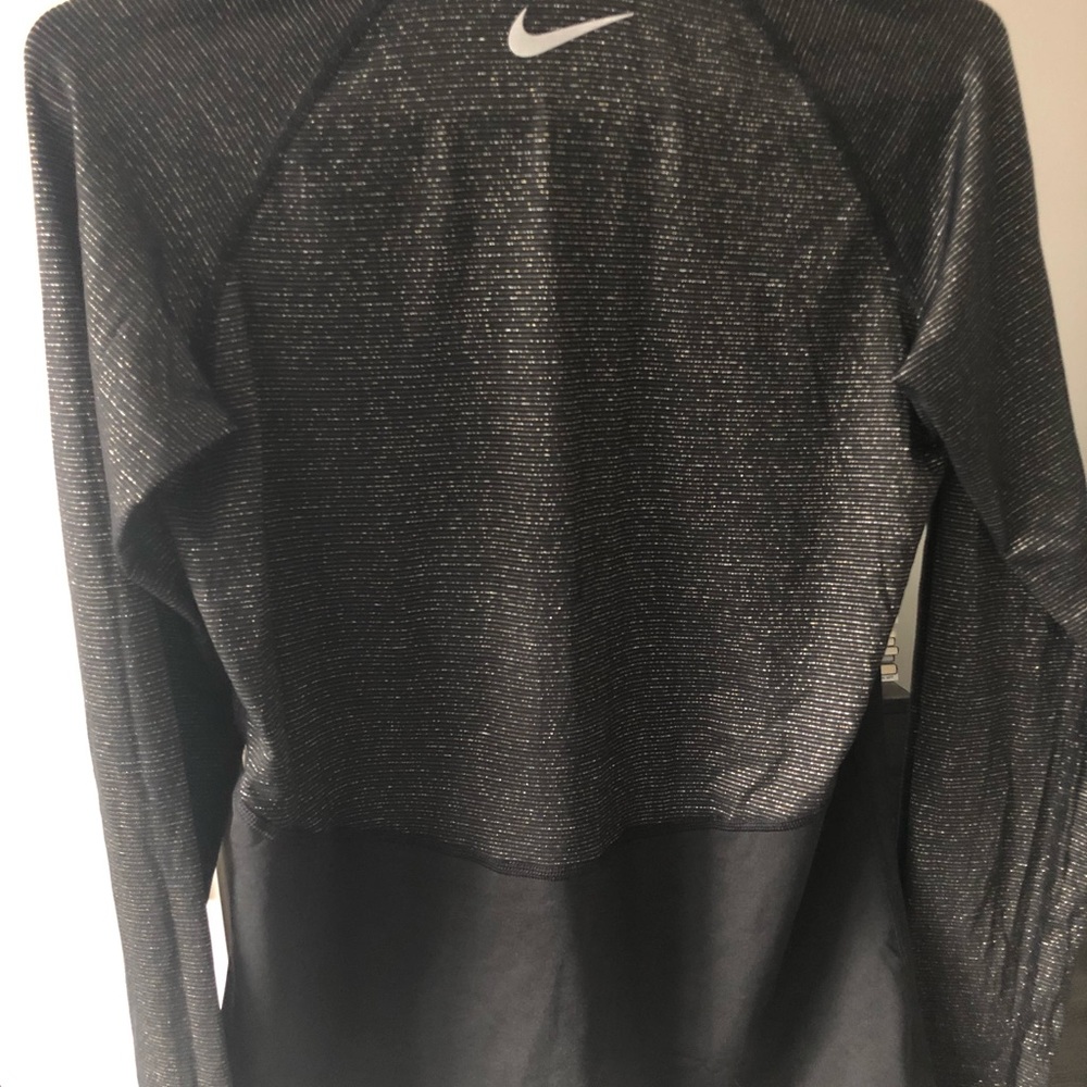 LIKE NEW NIKE RUNNING TOP - Picture 2 of 3